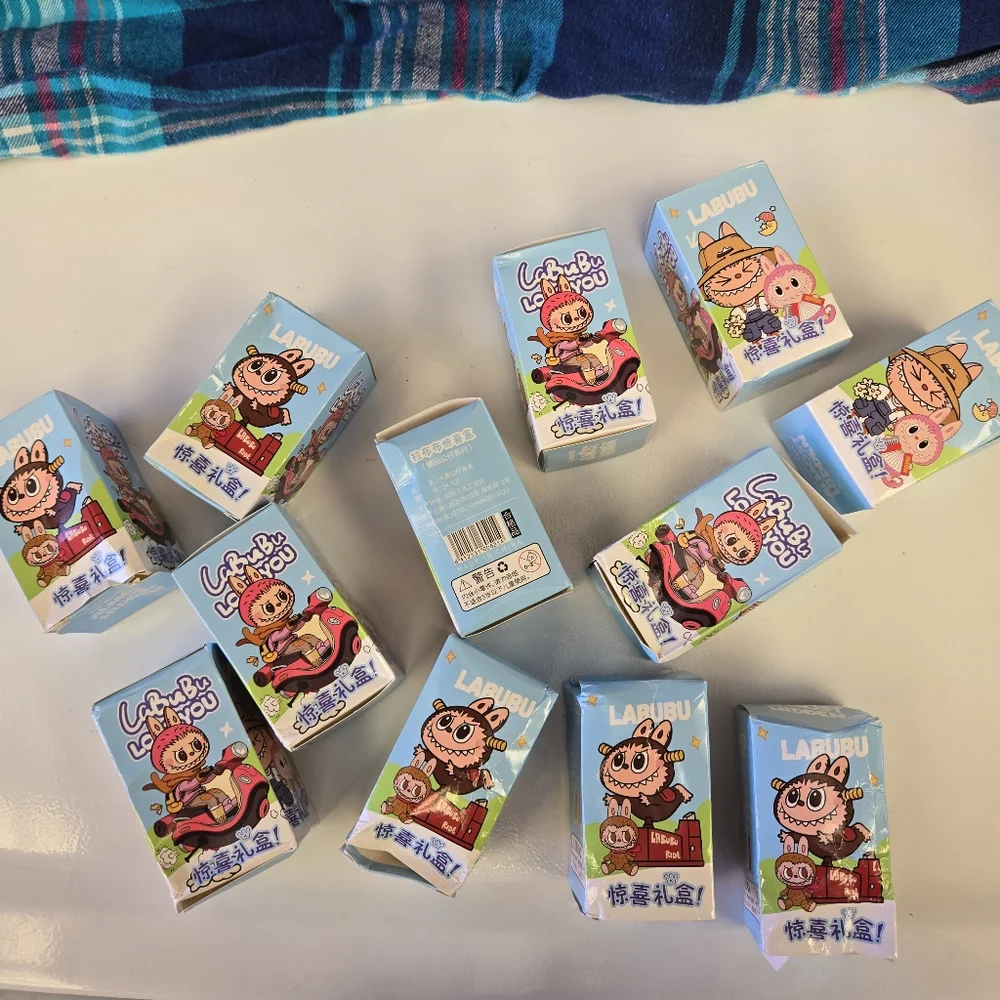 🍒🍒 (Flawed) 12 Empty Almost Hidden Labubu Small Boxes